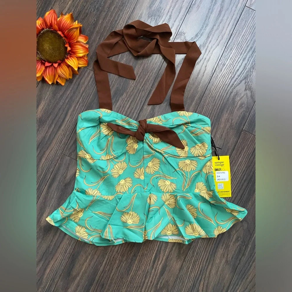 🦋B2G1🦋UNIQUE VINTAGE X Smiley Green Daisy Peplum Halter Top NWT - Picture 5 of 11